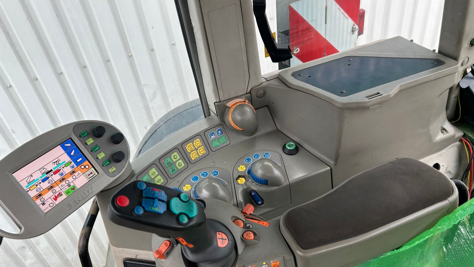 Traktor van het type Fendt 818 Vario TMS Luftanlæg, Gebrauchtmaschine in Rødekro (Foto 12)