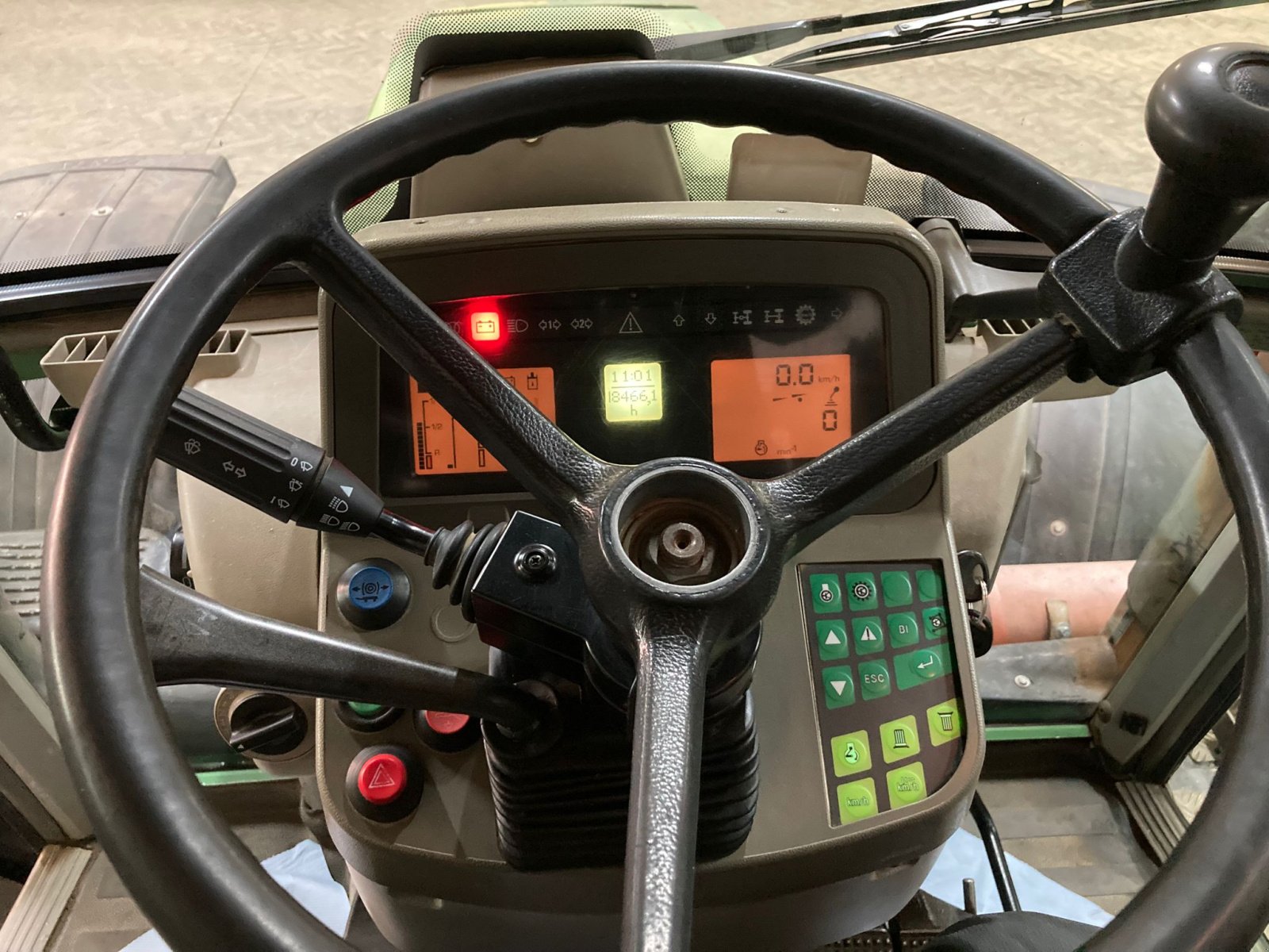 Traktor Türe ait Fendt 818 Vario, Gebrauchtmaschine içinde Inchenhofen (resim 9)