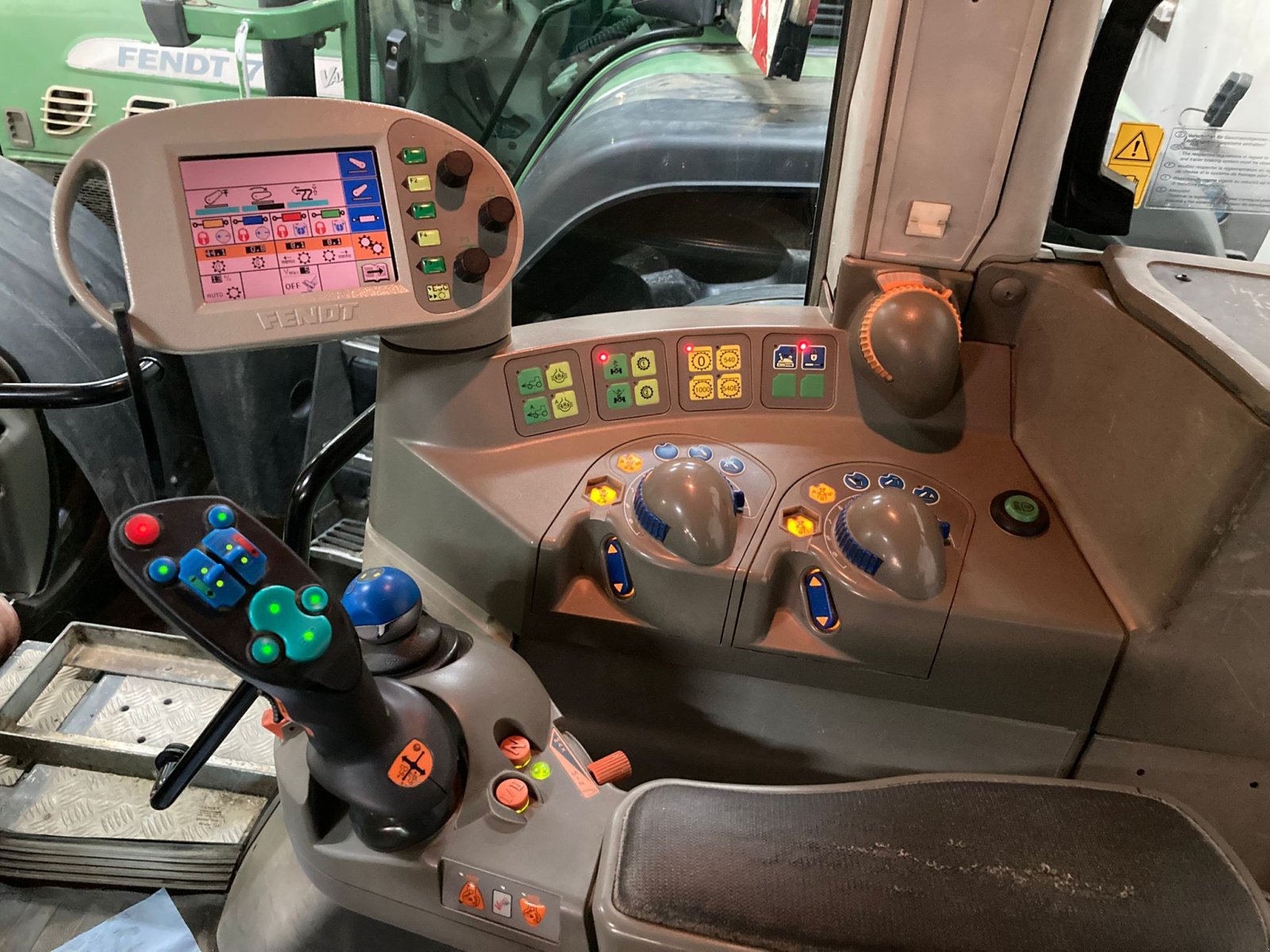 Traktor Türe ait Fendt 818 Vario, Gebrauchtmaschine içinde Inchenhofen (resim 11)