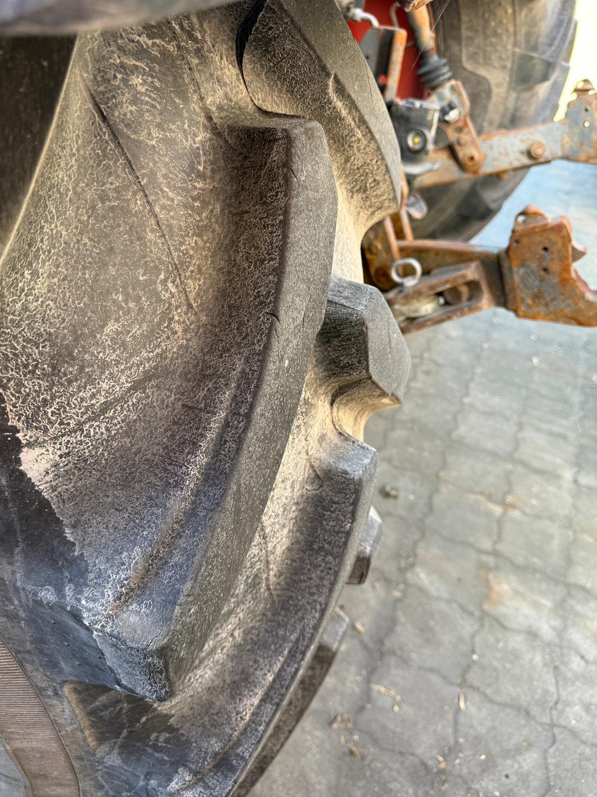 Traktor des Typs Fendt 820 Com3, Gebrauchtmaschine in Husum (Bild 8)