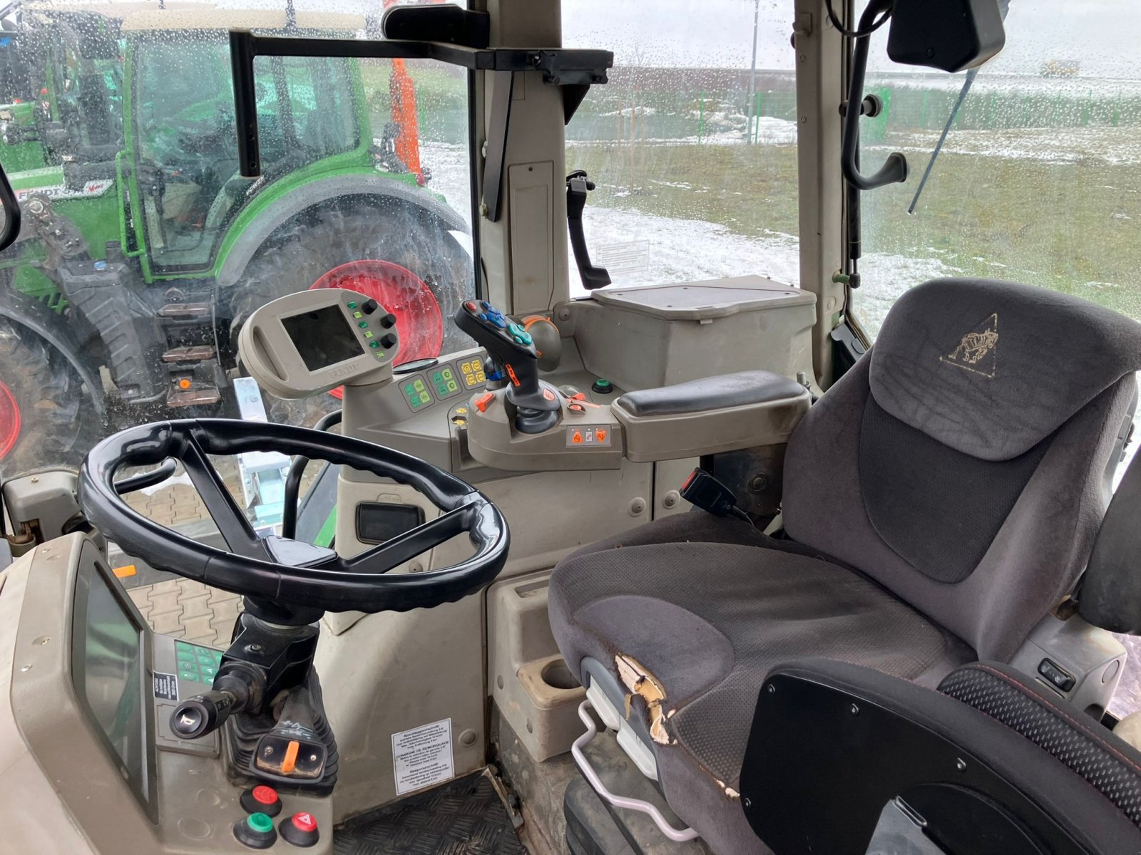 Traktor des Typs Fendt 820 Vario COM3, Gebrauchtmaschine in Amöneburg-Roßdorf (Bild 8)