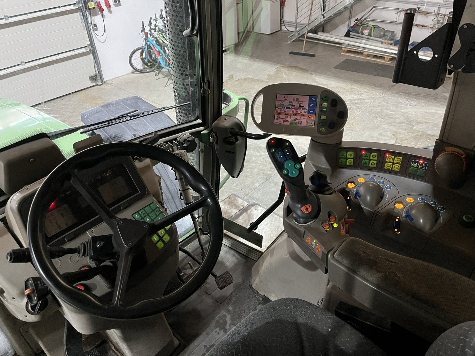 Traktor des Typs Fendt 820 Vario TMS, Gebrauchtmaschine in Puchschlagen (Bild 3)