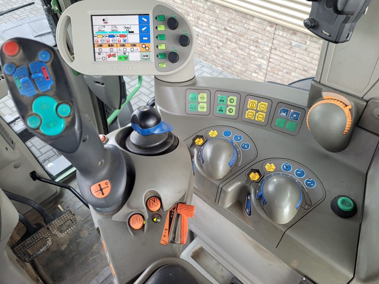 Traktor от тип Fendt 820 vario, Gebrauchtmaschine в Houten (Снимка 5)