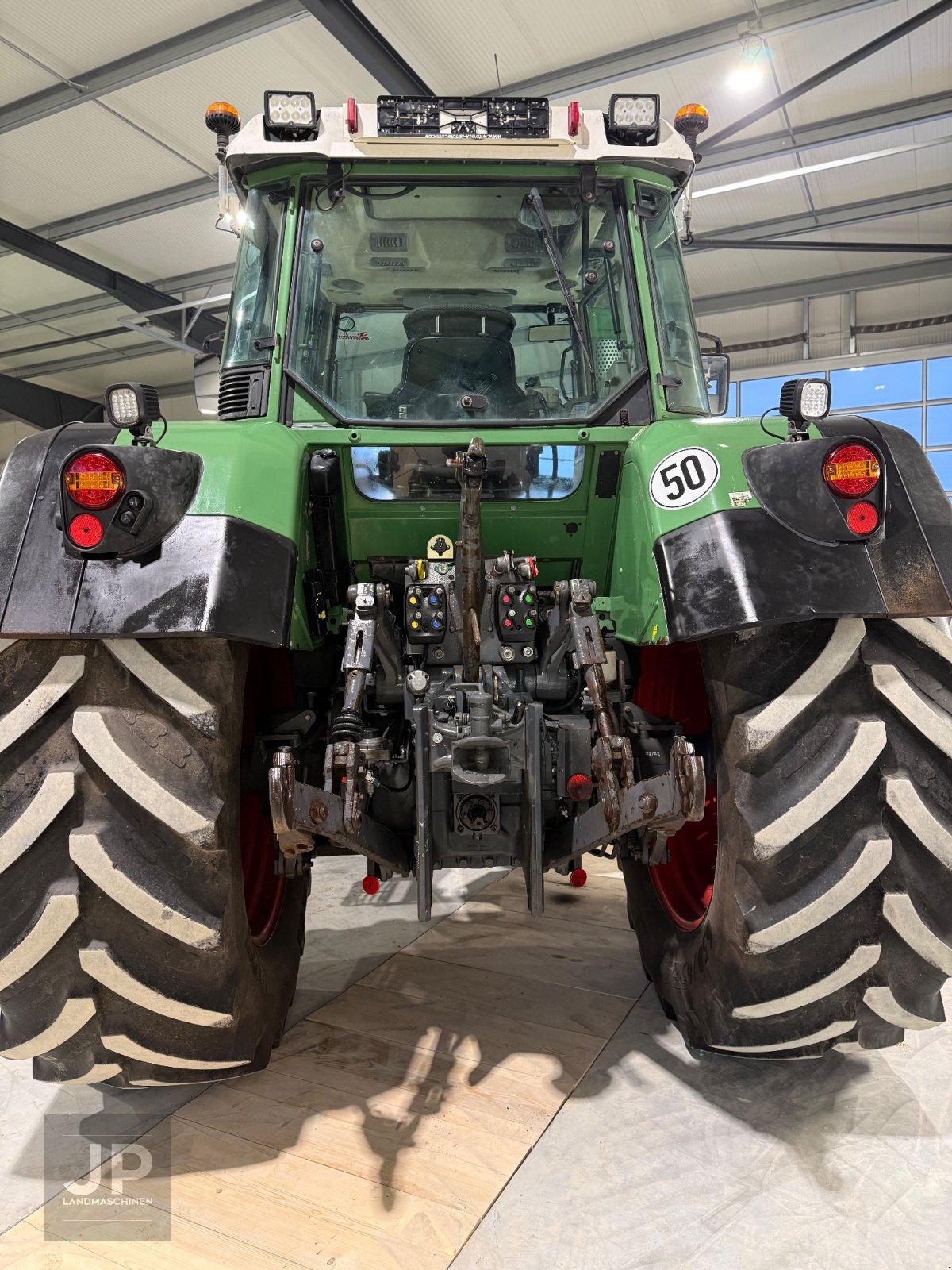 Traktor des Typs Fendt 820 Vario, Gebrauchtmaschine in Kastl (Bild 2)