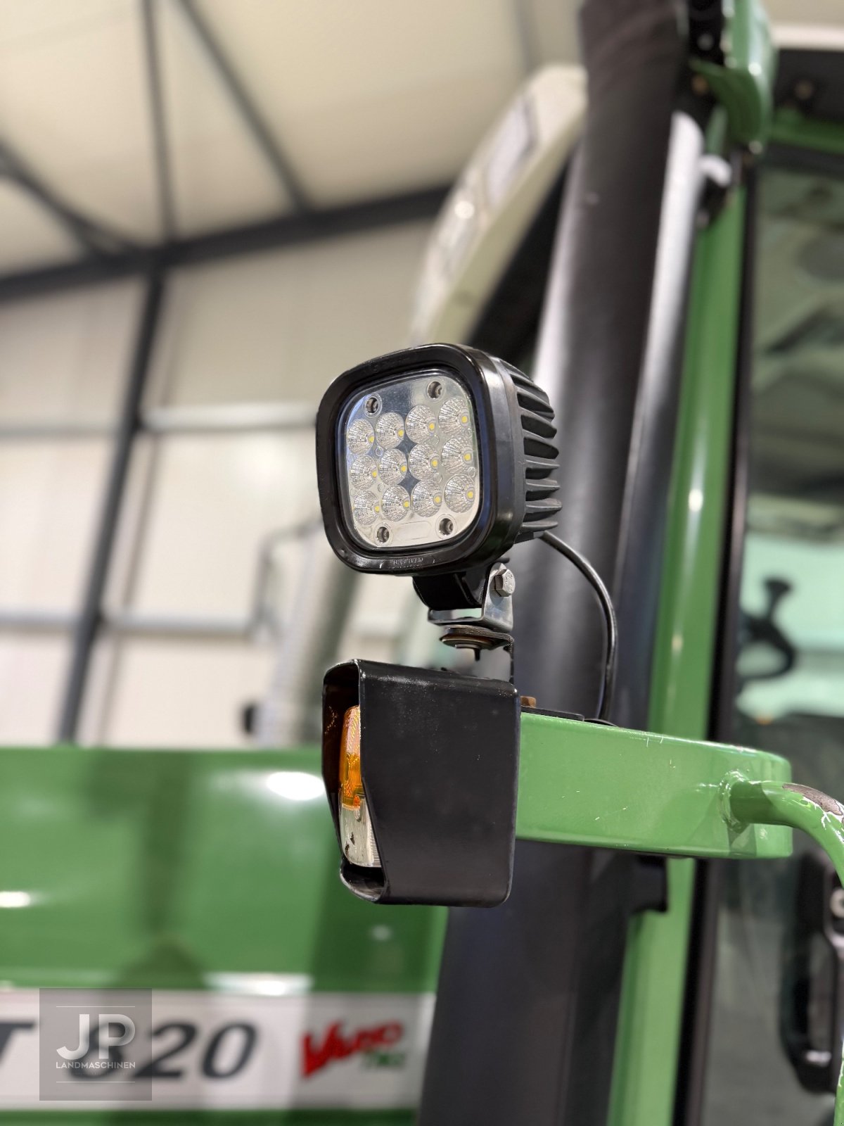 Traktor des Typs Fendt 820 Vario, Gebrauchtmaschine in Kastl (Bild 3)