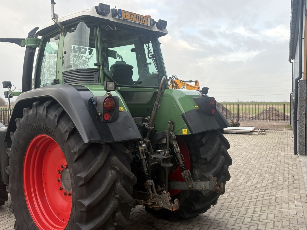 Traktor от тип Fendt 820, Gebrauchtmaschine в Wapenveld (Снимка 11)