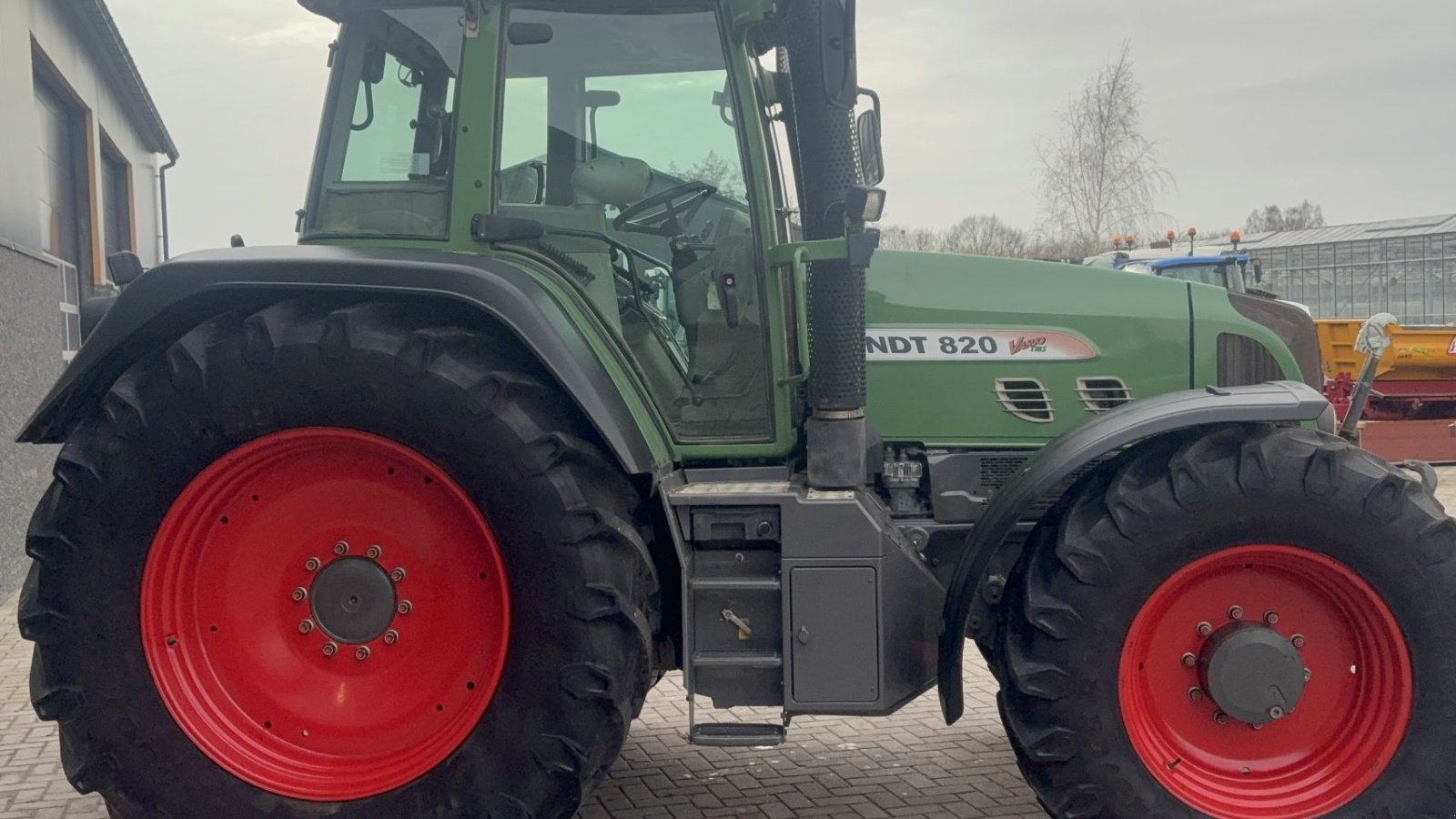Traktor от тип Fendt 820, Gebrauchtmaschine в Wapenveld (Снимка 9)