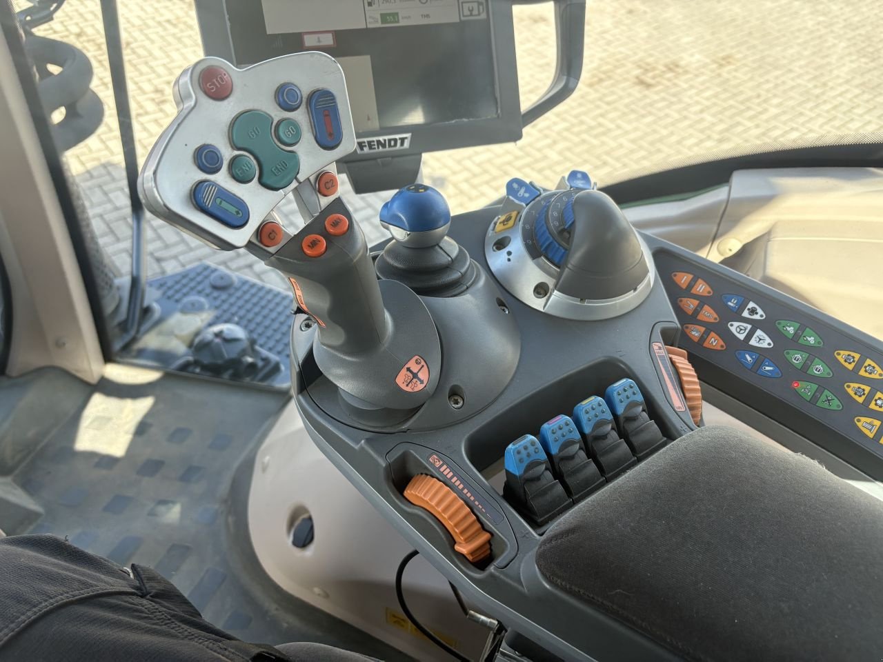 Traktor типа Fendt 824 profiplus scr, Gebrauchtmaschine в Wapenveld (Фотография 11)