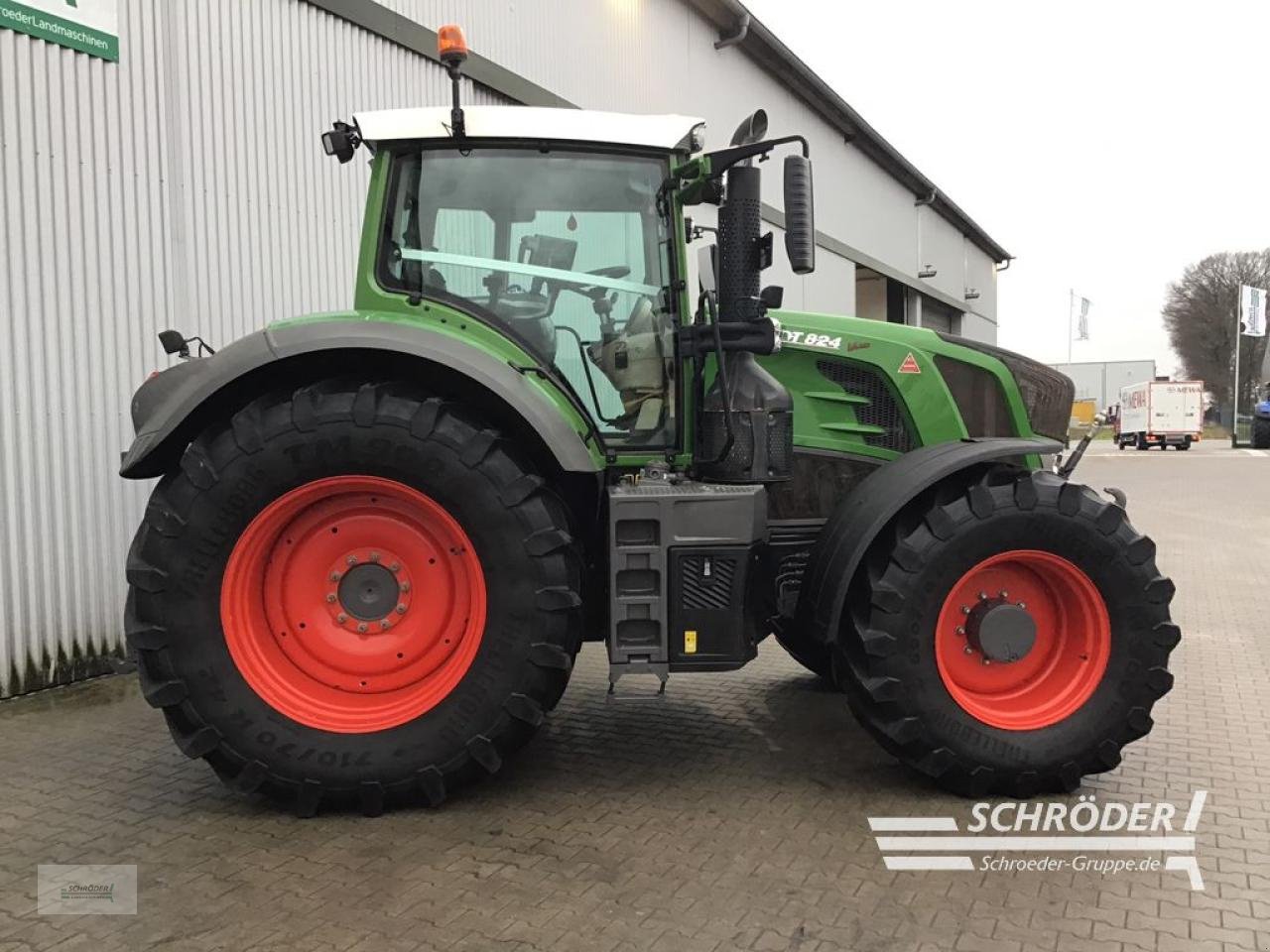 Traktor типа Fendt 824 S4 PROFI PLUS, Gebrauchtmaschine в Wildeshausen (Фотография 2)