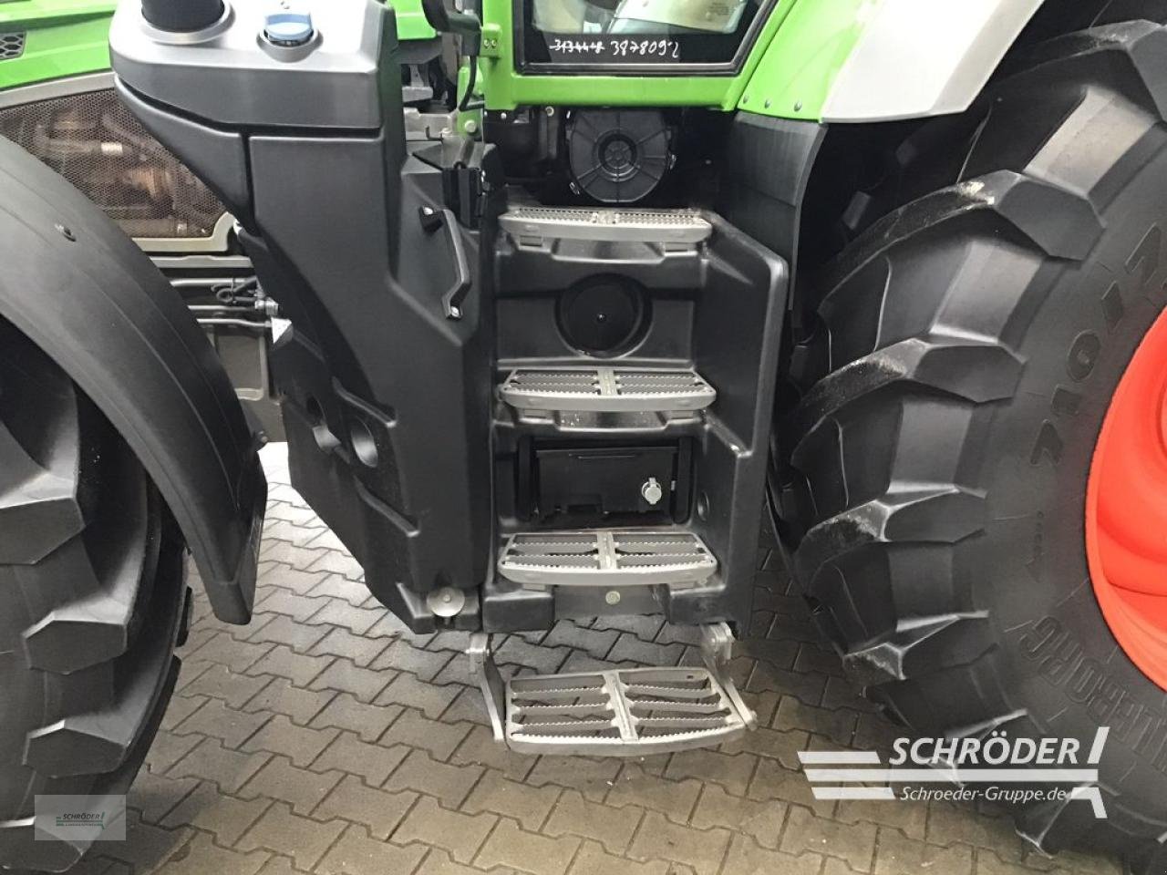 Traktor типа Fendt 824 S4 PROFI PLUS, Gebrauchtmaschine в Wildeshausen (Фотография 13)