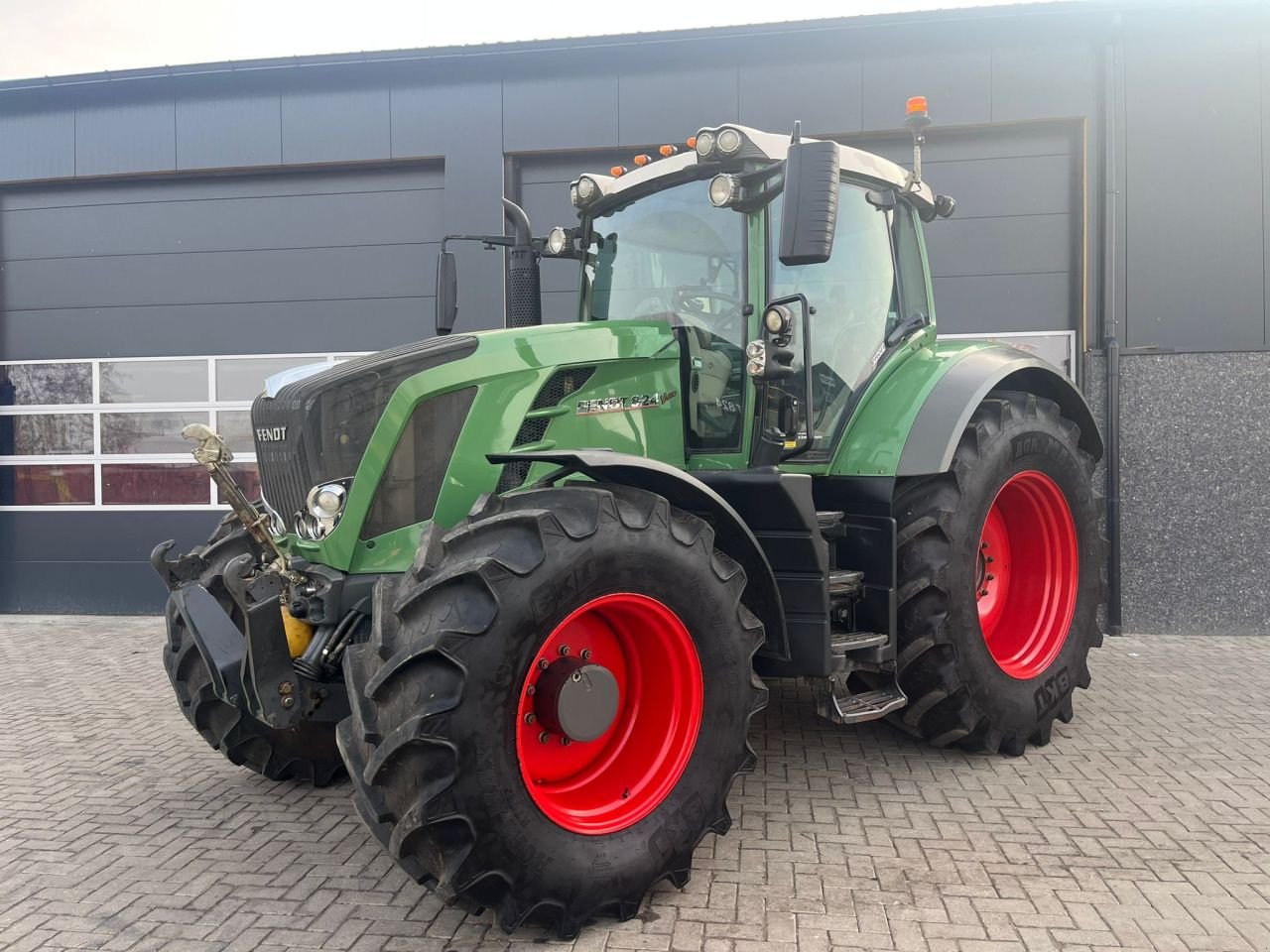 Traktor от тип Fendt 824 scr, Gebrauchtmaschine в Wapenveld (Снимка 4)