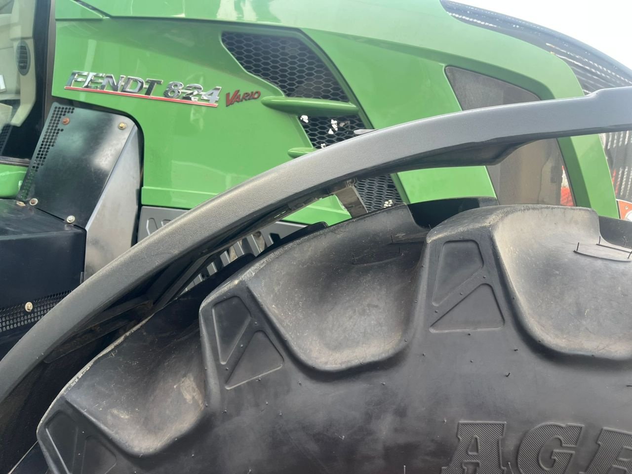 Traktor от тип Fendt 824 scr, Gebrauchtmaschine в Wapenveld (Снимка 11)