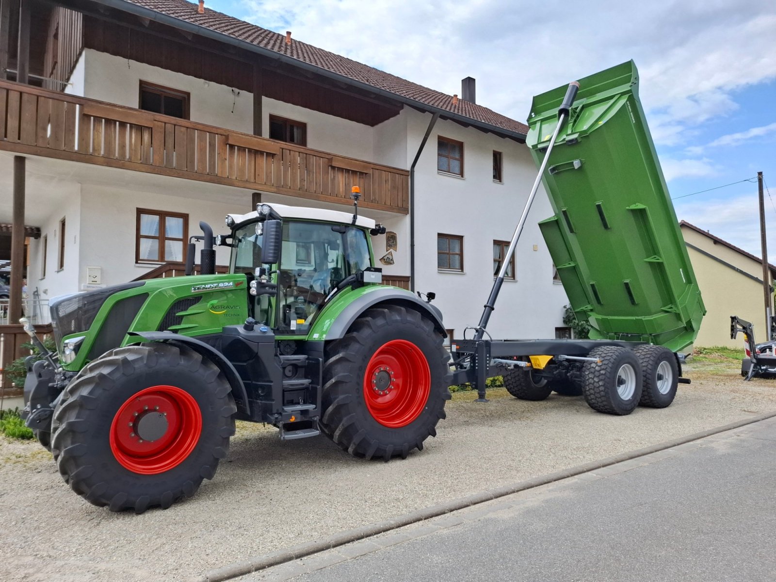 Traktor des Typs Fendt 824 Vario PowerPlus, Gebrauchtmaschine in Mainburg (Bild 2)