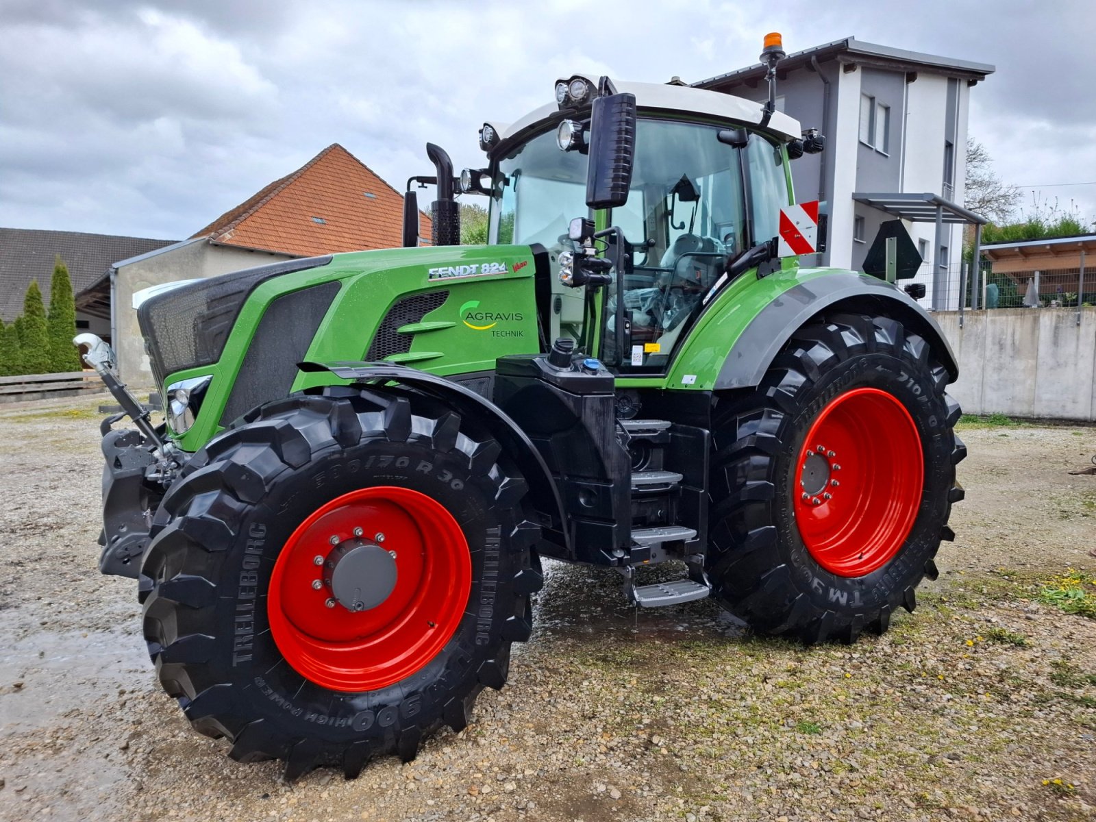 Traktor des Typs Fendt 824 Vario PowerPlus, Gebrauchtmaschine in Mainburg (Bild 7)