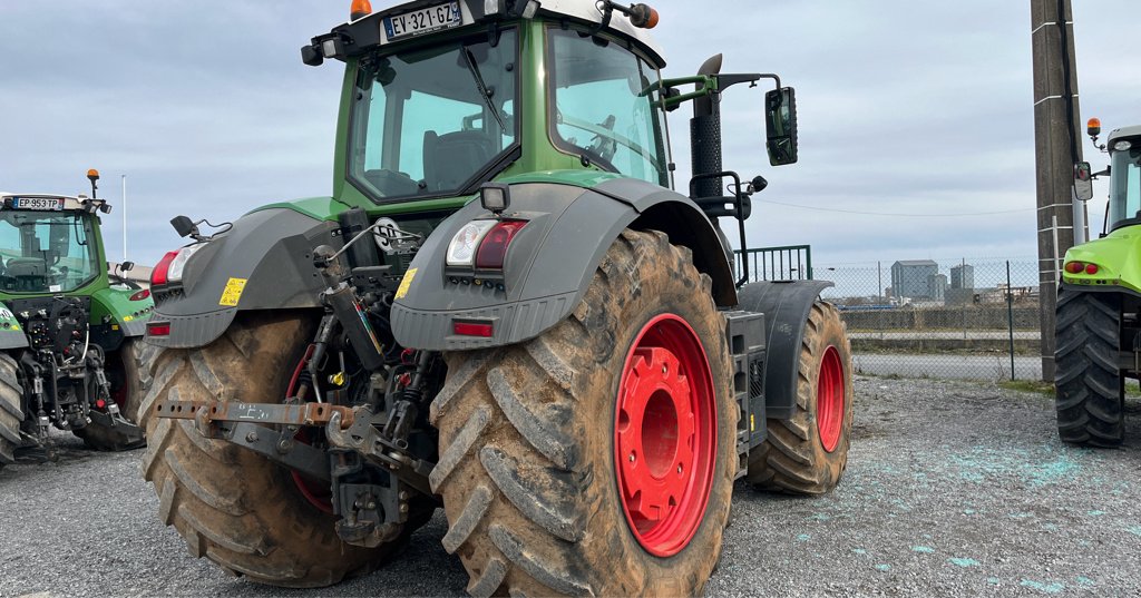 Traktor του τύπου Fendt 824 VARIO PROFI +, Gebrauchtmaschine σε Calmont (Φωτογραφία 3)