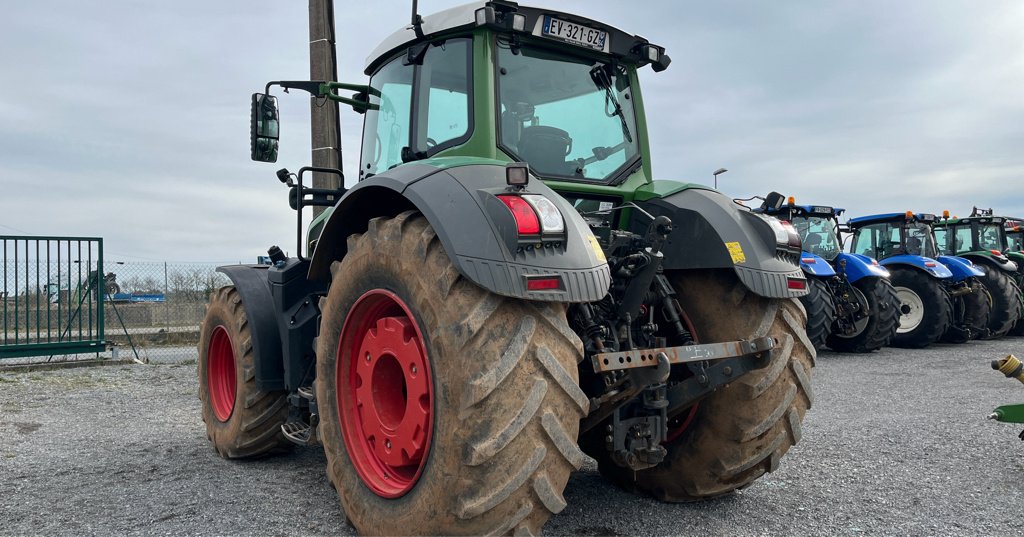 Traktor του τύπου Fendt 824 VARIO PROFI +, Gebrauchtmaschine σε Calmont (Φωτογραφία 4)