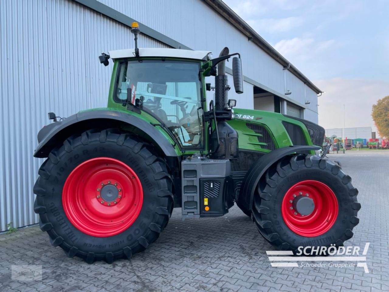 Traktor типа Fendt 824 VARIO S4 PROFI PLUS, Gebrauchtmaschine в Wildeshausen (Фотография 2)