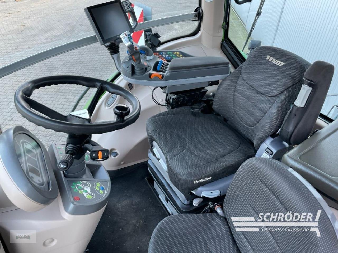 Traktor типа Fendt 824 VARIO S4 PROFI PLUS, Gebrauchtmaschine в Wildeshausen (Фотография 11)