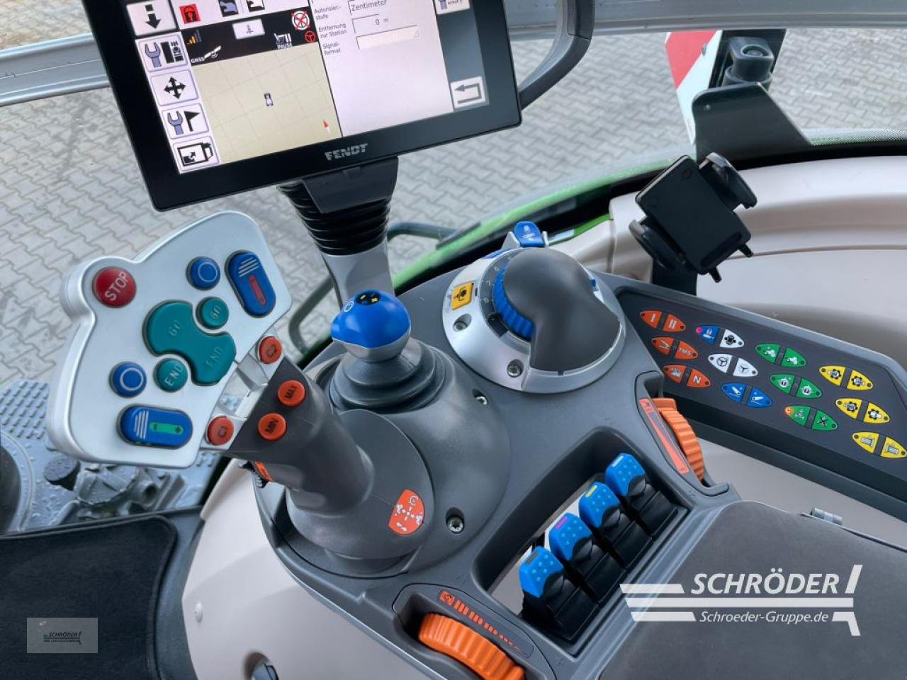 Traktor типа Fendt 824 VARIO S4 PROFI PLUS, Gebrauchtmaschine в Wildeshausen (Фотография 15)