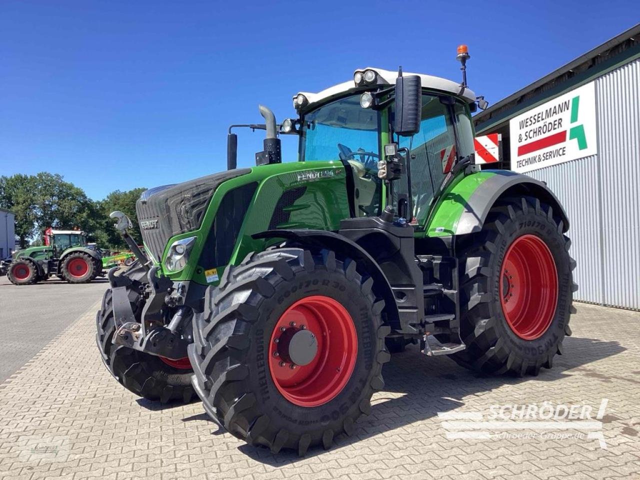 Traktor des Typs Fendt 824 VARIO S4 PROFI PLUS, Gebrauchtmaschine in Lastrup (Bild 1)
