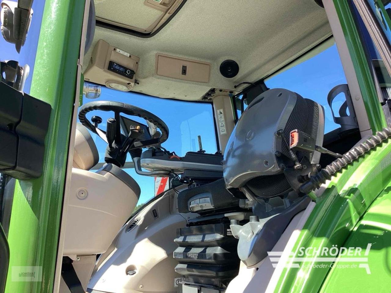 Traktor des Typs Fendt 824 VARIO S4 PROFI PLUS, Gebrauchtmaschine in Lastrup (Bild 19)