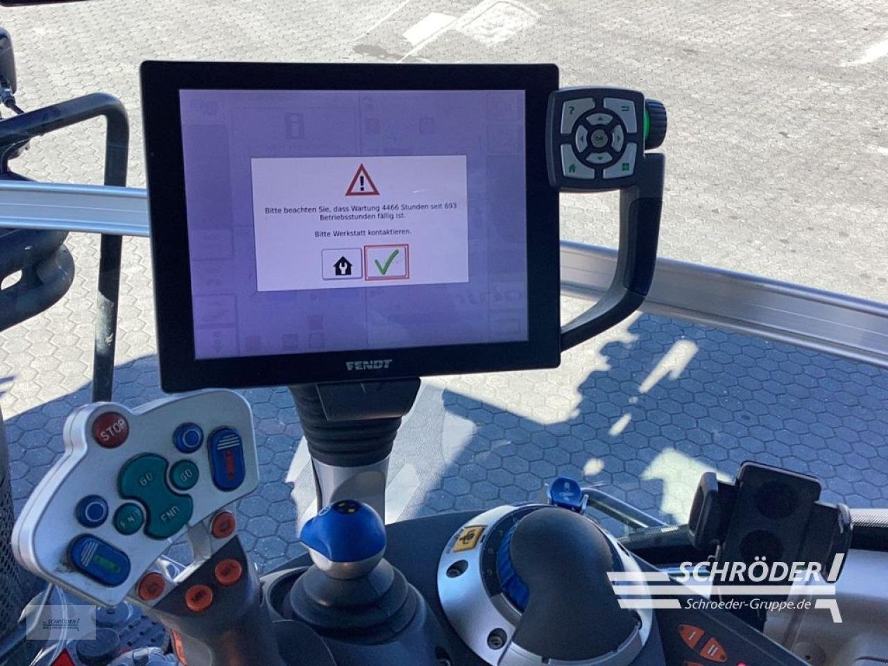 Traktor типа Fendt 824 VARIO S4 PROFI PLUS, Gebrauchtmaschine в Lastrup (Фотография 5)