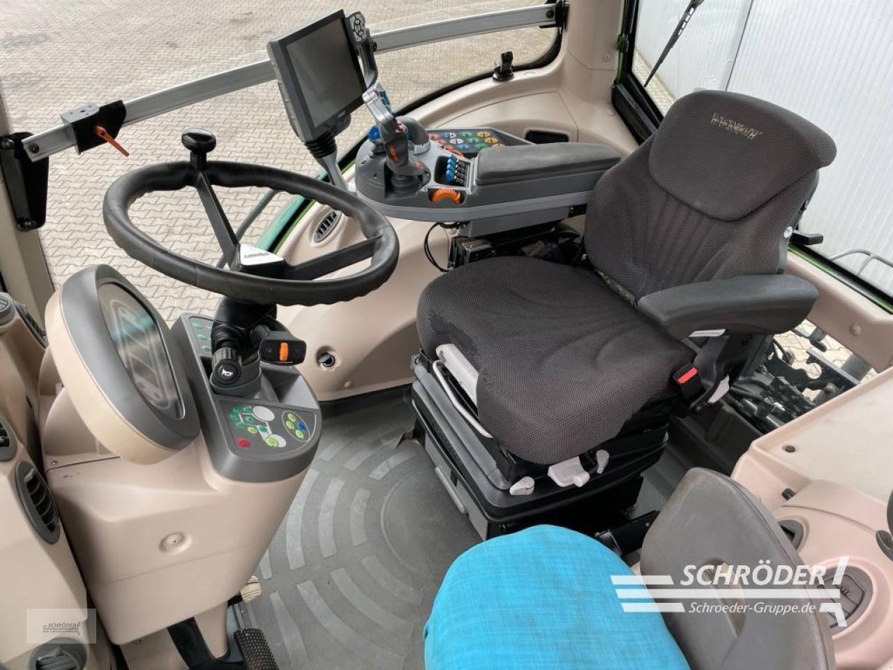 Traktor des Typs Fendt 824 VARIO S4 PROFI PLUS, Gebrauchtmaschine in Wildeshausen (Bild 17)