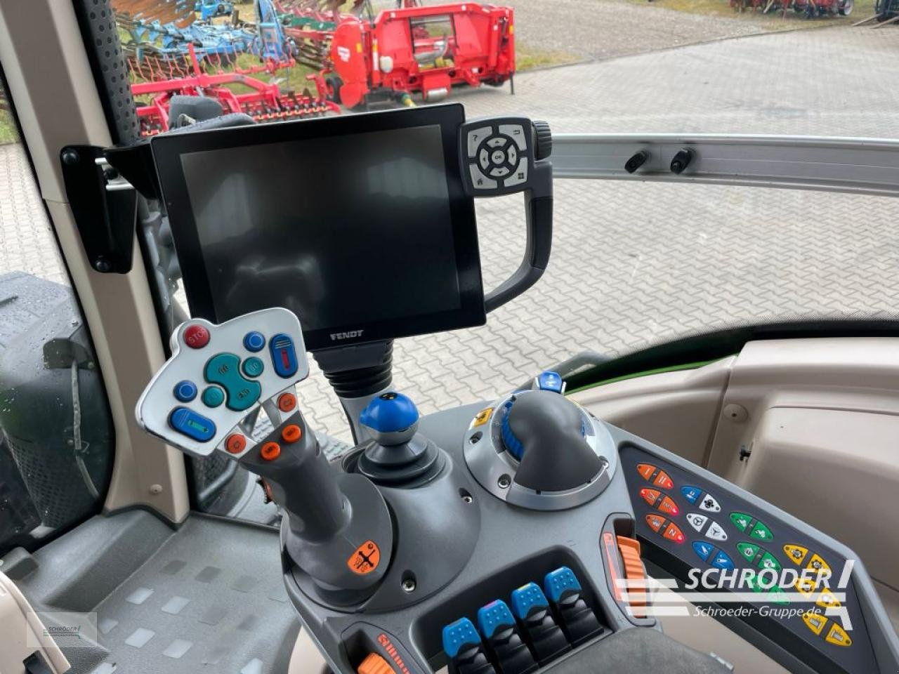 Traktor des Typs Fendt 824 VARIO S4 PROFI PLUS, Gebrauchtmaschine in Wildeshausen (Bild 20)