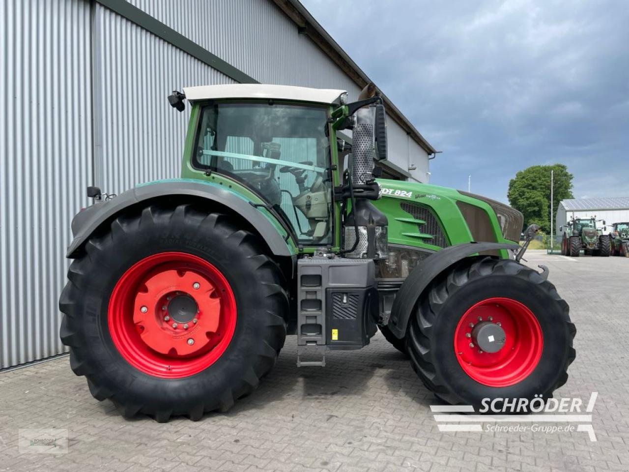 Traktor of the type Fendt 824 VARIO S4 PROFI, Gebrauchtmaschine in Wildeshausen (Picture 5)