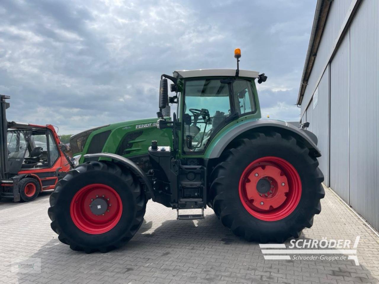 Traktor of the type Fendt 824 VARIO S4 PROFI, Gebrauchtmaschine in Wildeshausen (Picture 8)