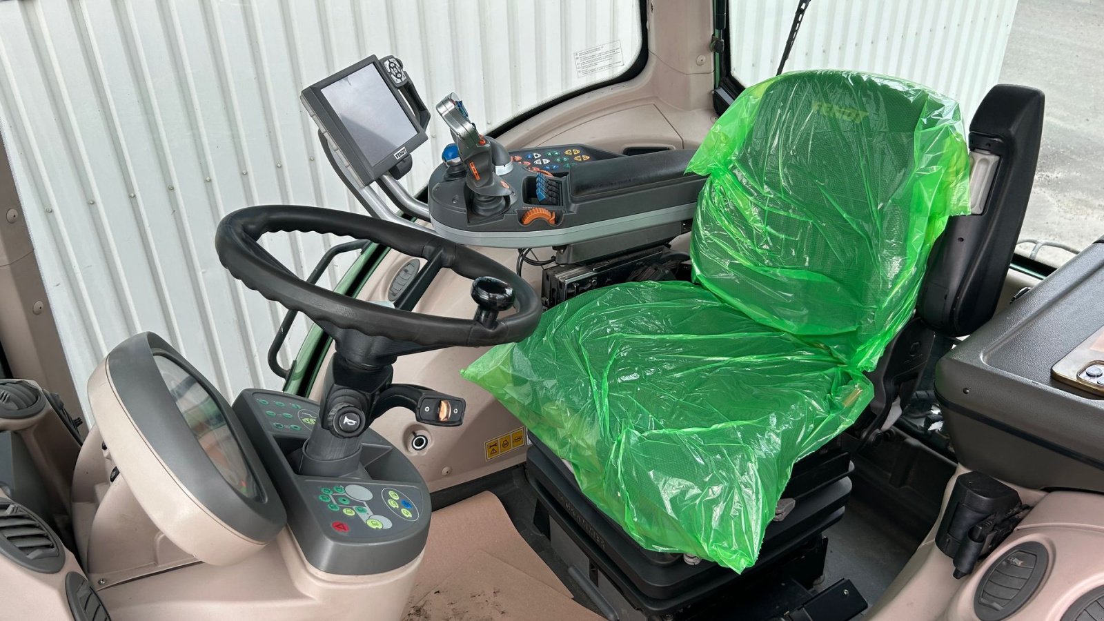 Traktor tipa Fendt 824 Vario SCR Profi Med Q88 Frontlæsser, Gebrauchtmaschine u Rødekro (Slika 13)