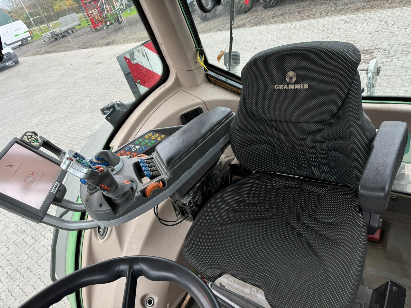 Traktor типа Fendt 824 Vario SCR Profi Plus, Gebrauchtmaschine в Süderlügum (Фотография 10)