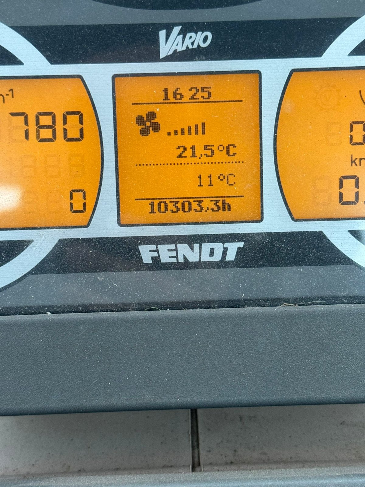 Traktor типа Fendt 824 Vario SCR Profi Plus, Gebrauchtmaschine в Süderlügum (Фотография 11)