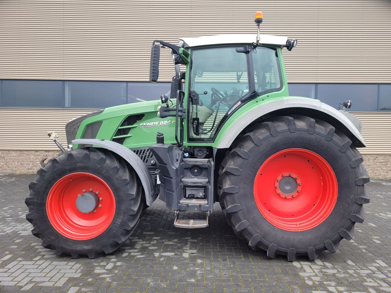Traktor des Typs Fendt 824 vario scr profi plus, Gebrauchtmaschine in Houten (Bild 3)