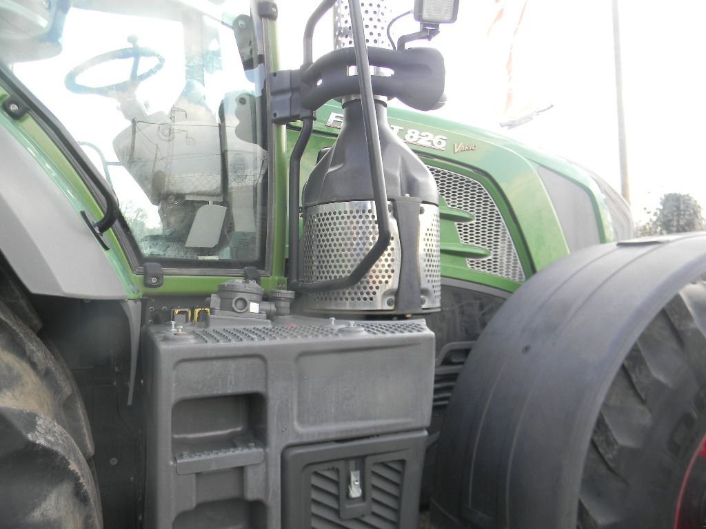 Traktor des Typs Fendt 826 PROFIL PLUS, Gebrauchtmaschine in ENNEZAT (Bild 6)