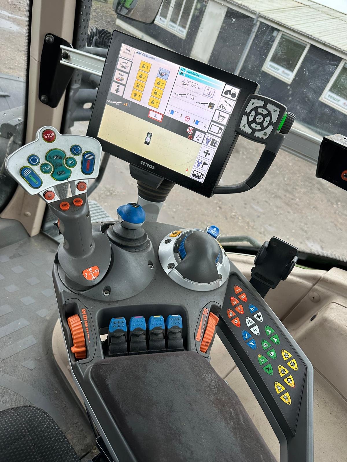 Traktor des Typs Fendt 826 Vario S4 ProfiPlus, Gebrauchtmaschine in Süderlügum (Bild 12)