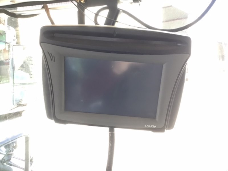 Traktor типа Fendt 826, Gebrauchtmaschine в MONTIGNY LE ROI (Фотография 2)