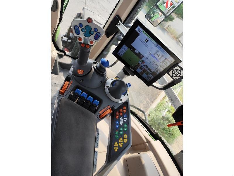 Traktor Türe ait Fendt 826, Gebrauchtmaschine içinde SAINT GENEST D'AMBIERE (resim 11)