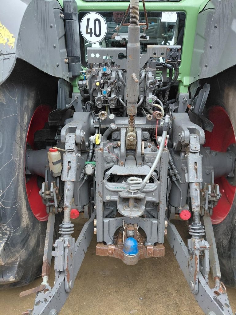 Traktor типа Fendt 828 PROFI +, Gebrauchtmaschine в CHEVILLON  (MAIZEROY) (Фотография 7)