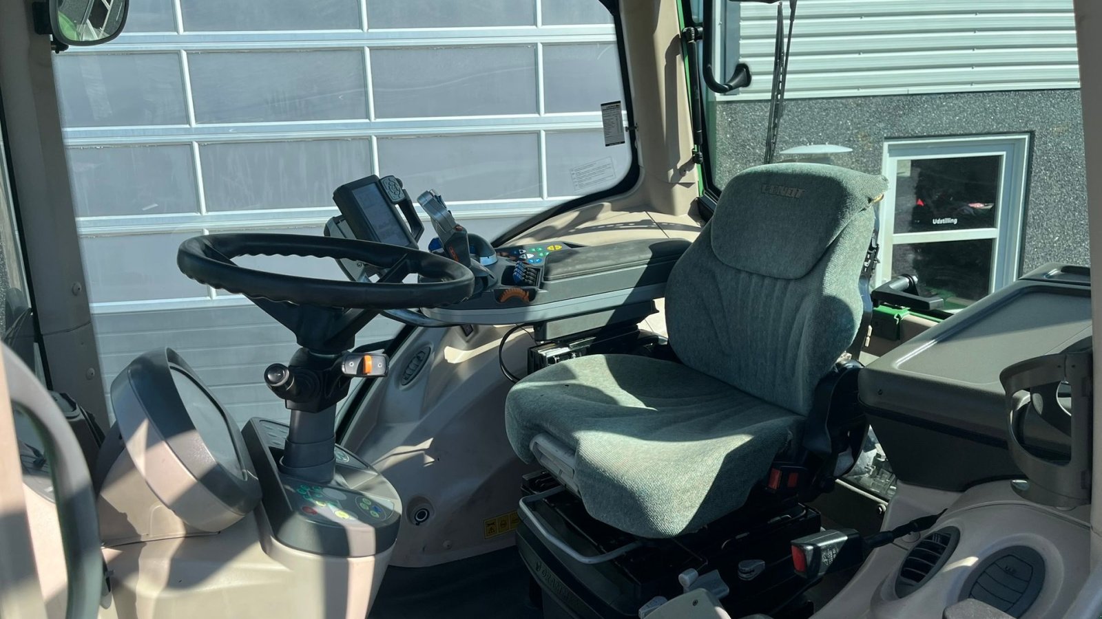 Traktor des Typs Fendt 828 Profi model.  Meget flot traktor med nye fordæk., Gebrauchtmaschine in Lintrup (Bild 7)