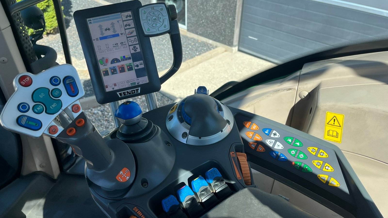 Traktor des Typs Fendt 828 Profi model.  Meget flot traktor med nye fordæk., Gebrauchtmaschine in Lintrup (Bild 8)