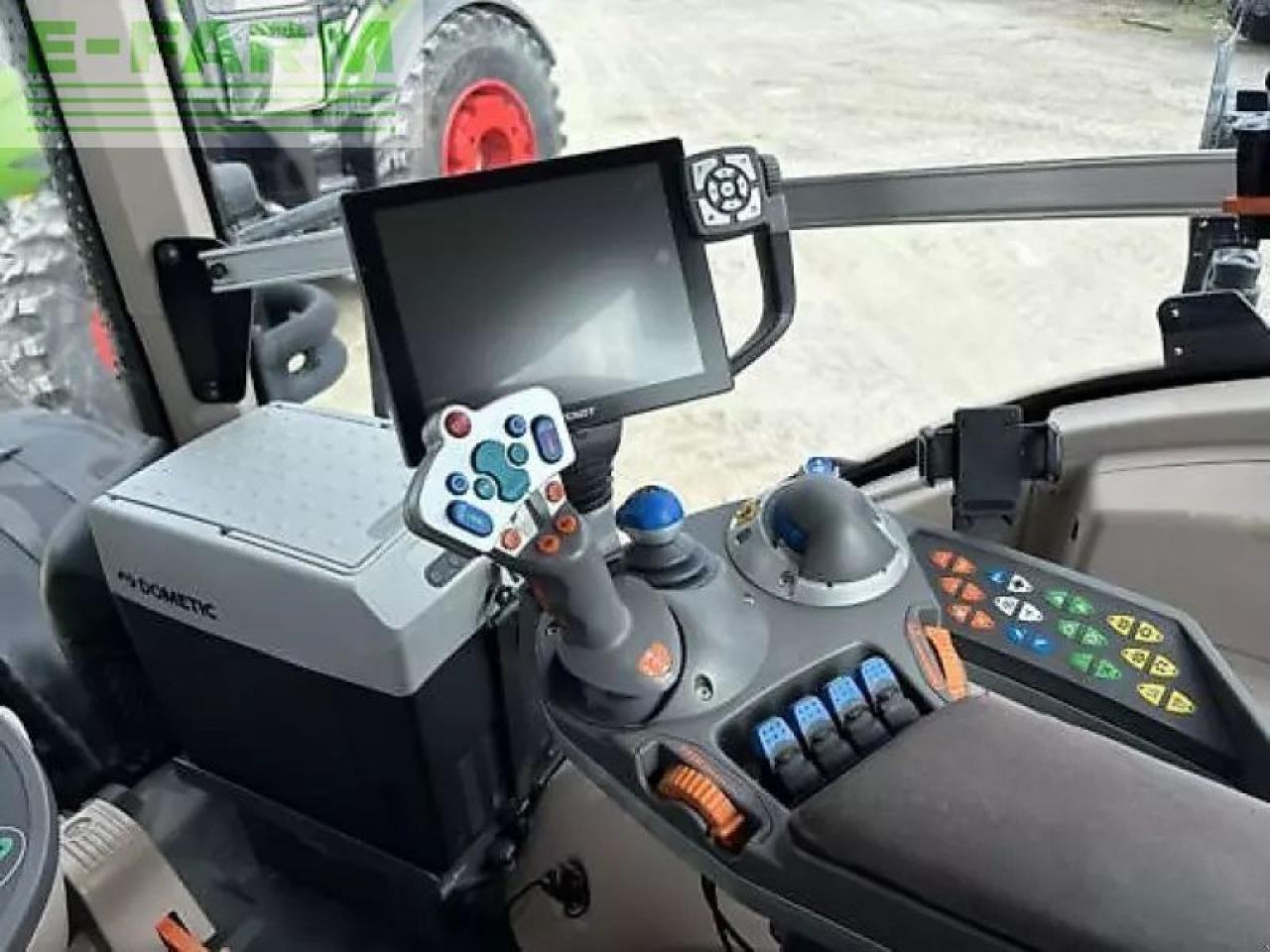 Traktor от тип Fendt 828 profi plus, Gebrauchtmaschine в MONFERRAN (Снимка 7)