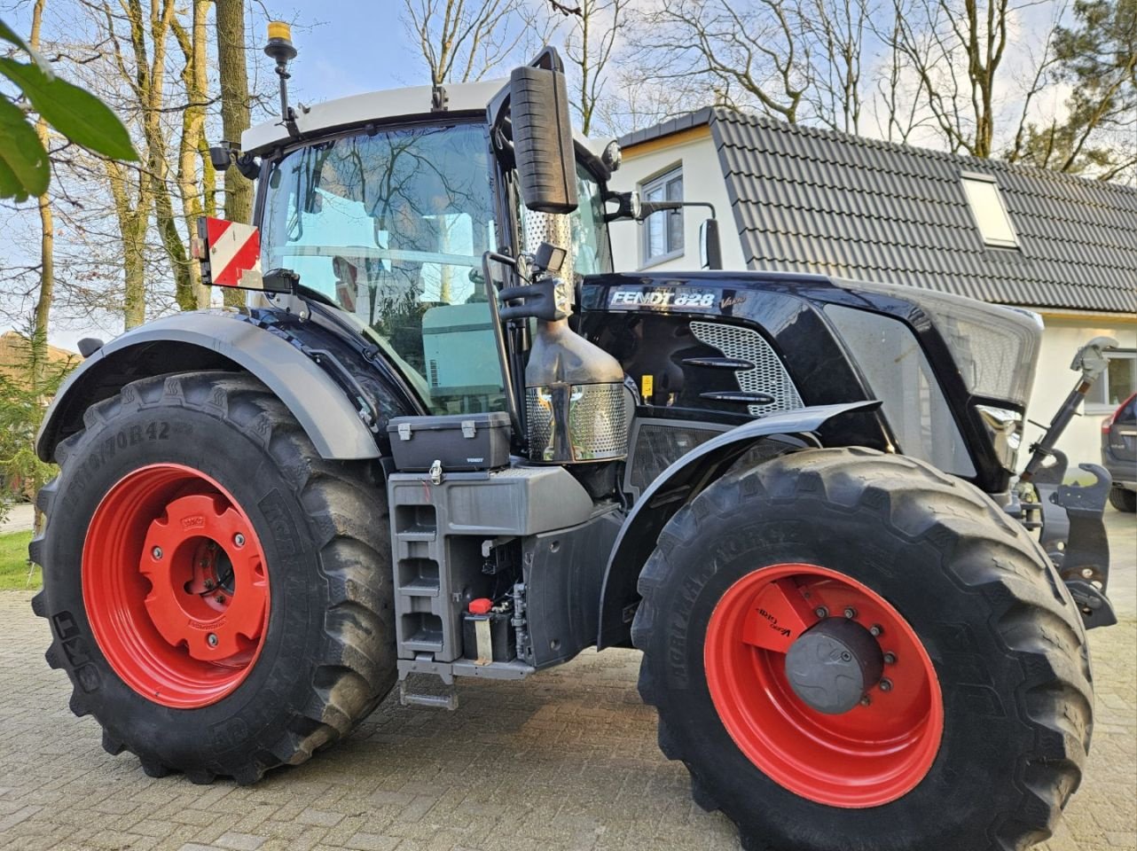 Traktor of the type Fendt 828 S4 NEW ENGINE VarioGrip 824, Gebrauchtmaschine in Bergen op Zoom (Picture 4)