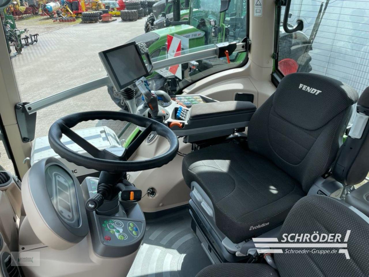 Traktor des Typs Fendt 828 S4 PROFI PLUS, Gebrauchtmaschine in Wildeshausen (Bild 11)