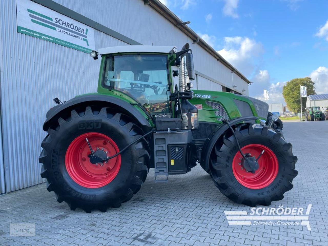 Traktor of the type Fendt 828 S4 PROFI PLUS, Gebrauchtmaschine in Wildeshausen (Picture 2)