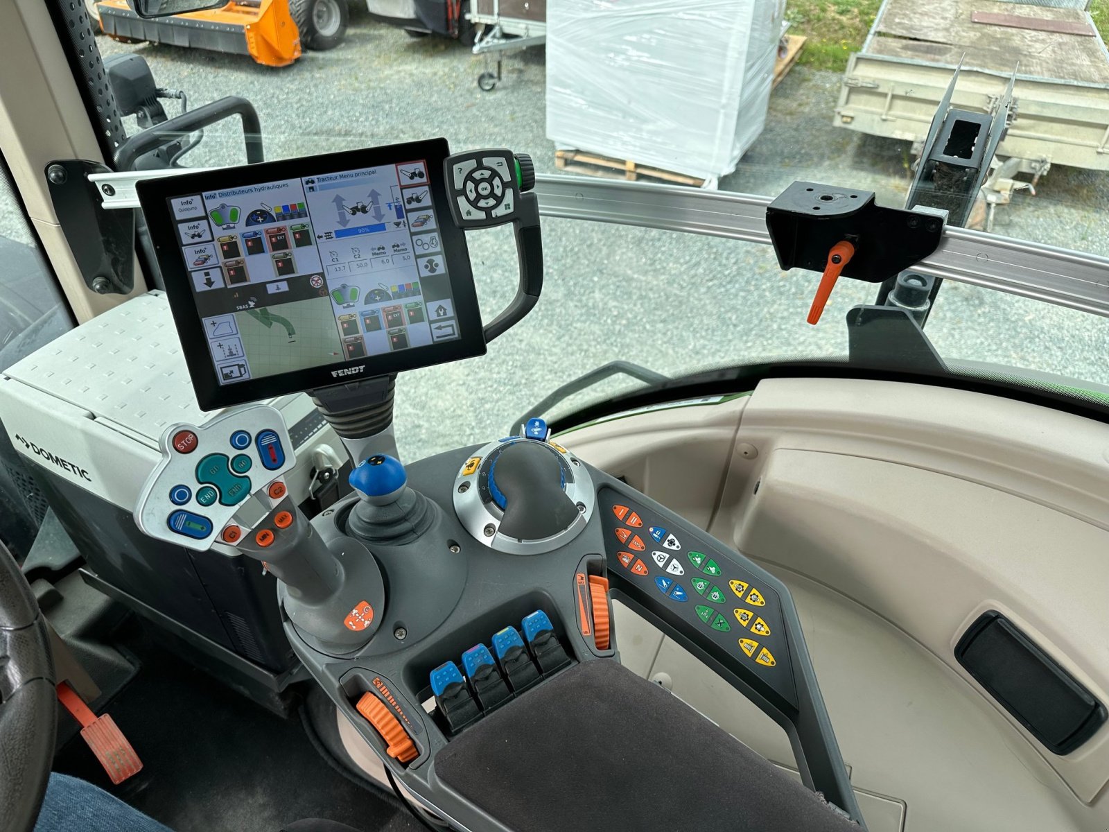 Traktor van het type Fendt 828 S4 ProfiPlus - 280, Gebrauchtmaschine in NAINTRE (Foto 6)