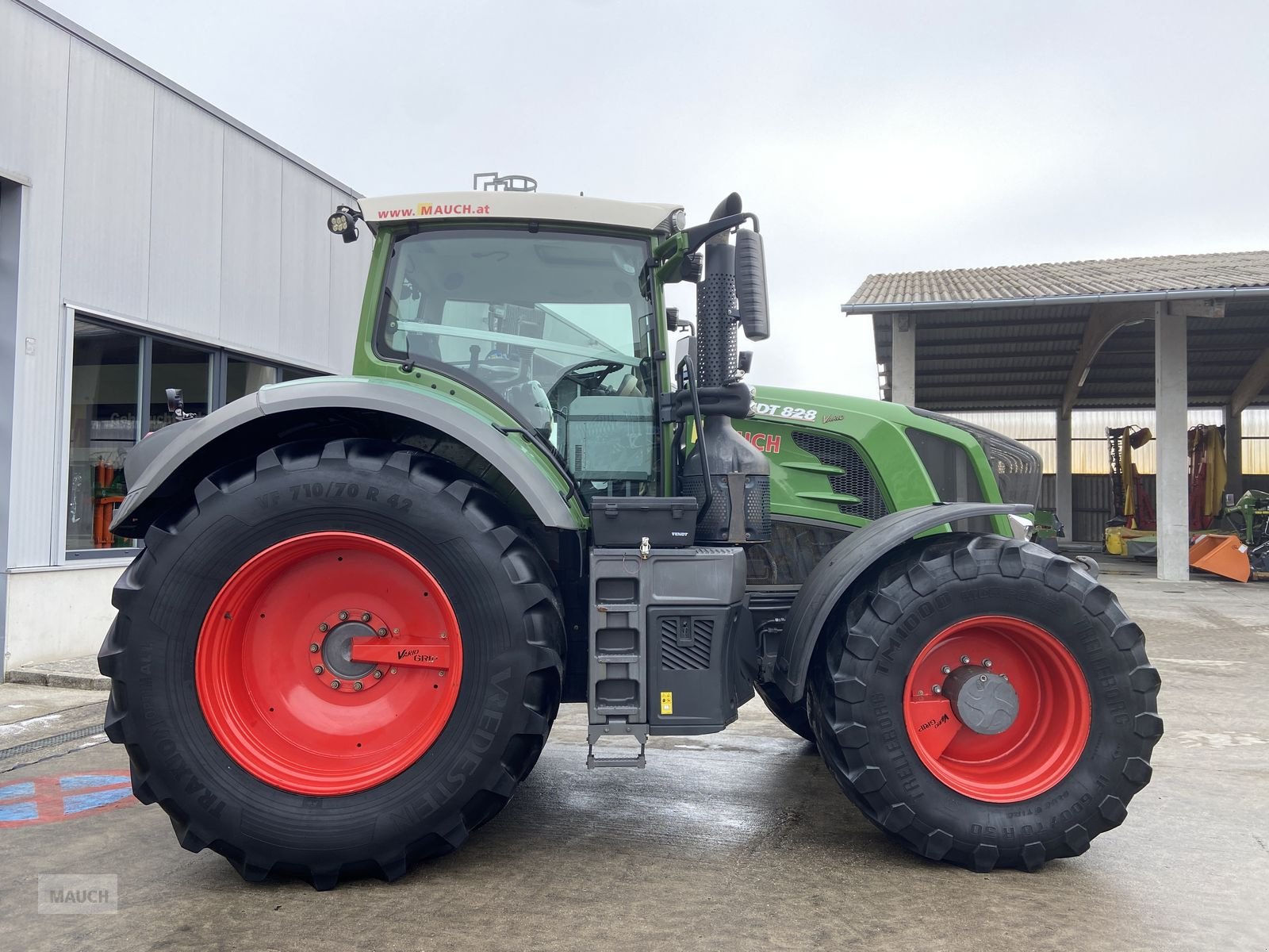 Traktor типа Fendt 828 Vario Profi+, Gebrauchtmaschine в Burgkirchen (Фотография 4)