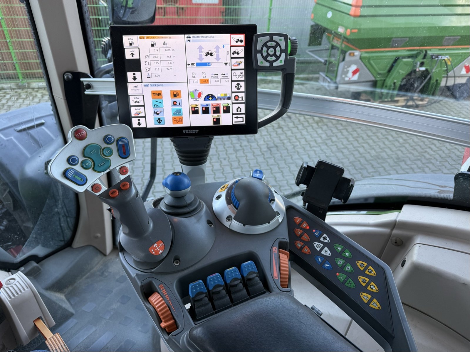 Traktor za tip Fendt 828 Vario ProfiPlus Motor NEU, Gebrauchtmaschine u Bad Oldesloe (Slika 2)