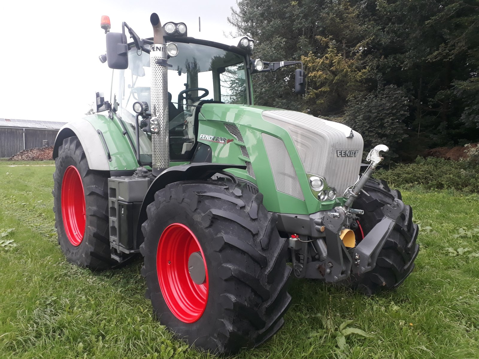 Traktor типа Fendt 828 Vario ProfiPlus, Gebrauchtmaschine в Buttenwiesen (Фотография 1)
