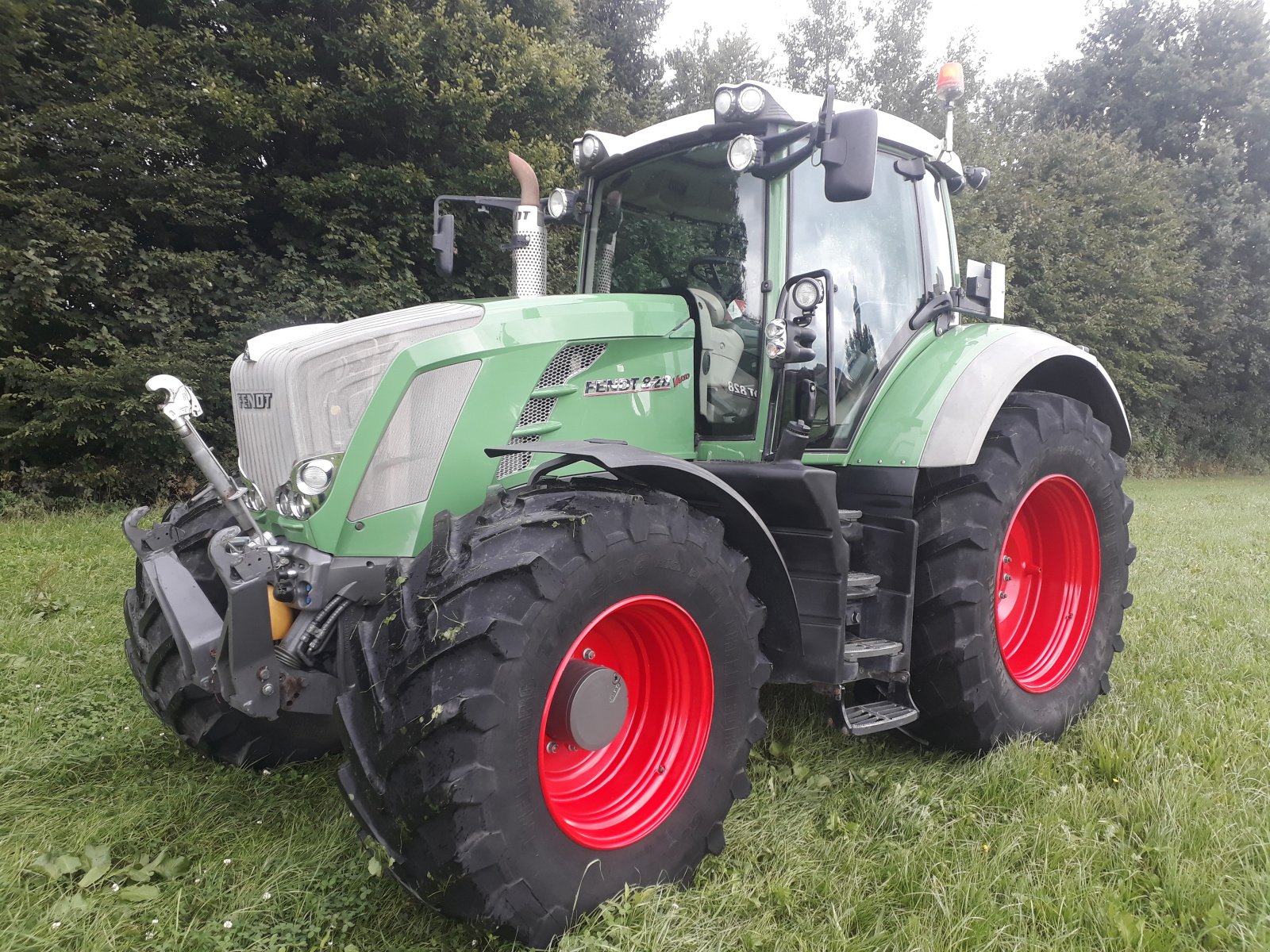 Traktor типа Fendt 828 Vario ProfiPlus, Gebrauchtmaschine в Buttenwiesen (Фотография 3)